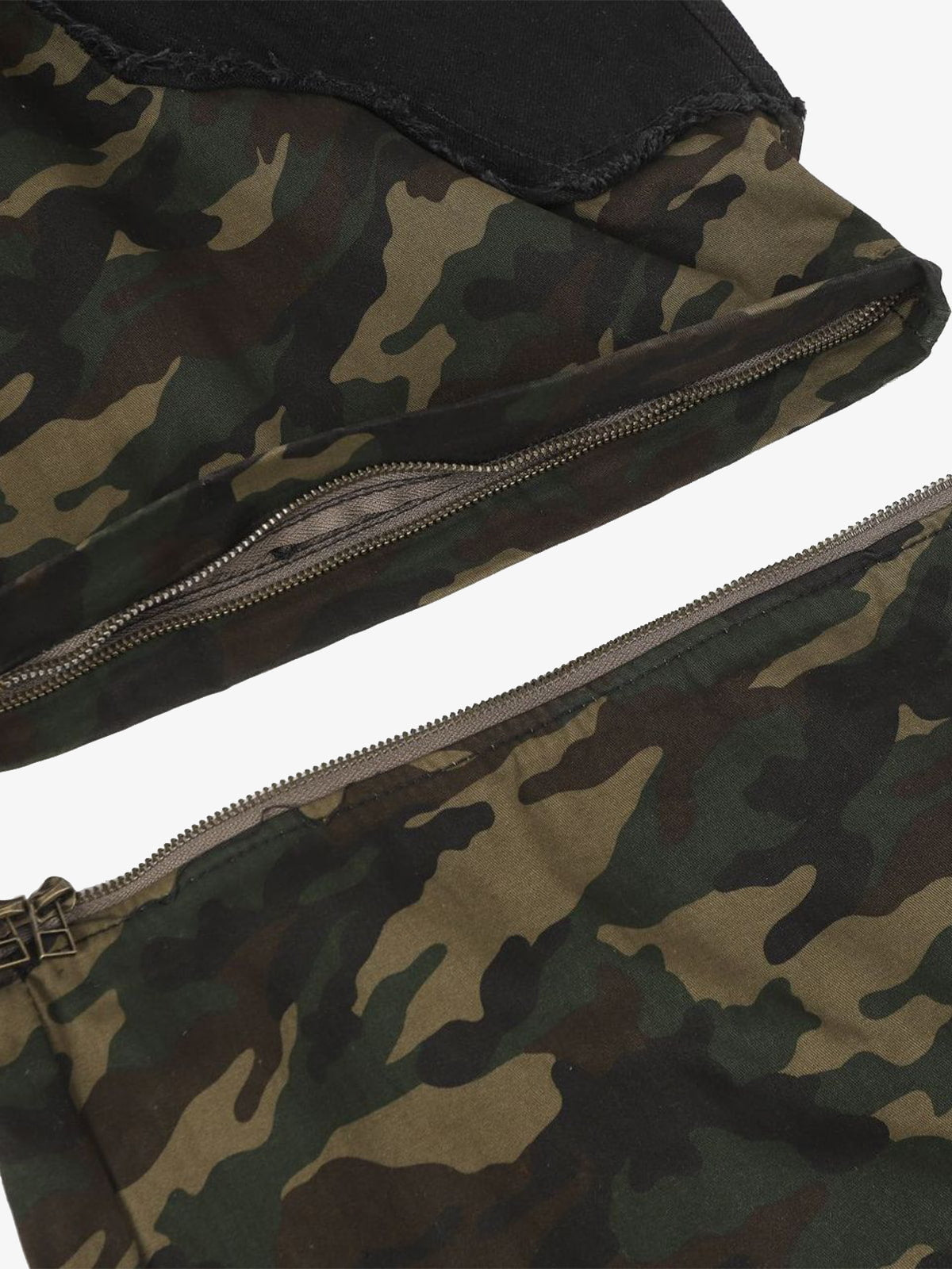 Camo-Contrast Cargo Shorts with Utility Pockets