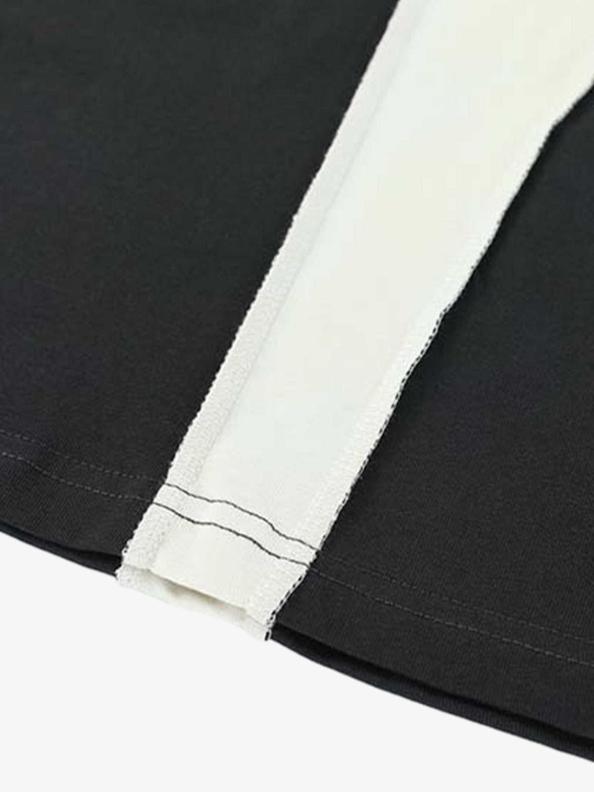 Stylish Long-Sleeve Graphic Tee for Casual Wear