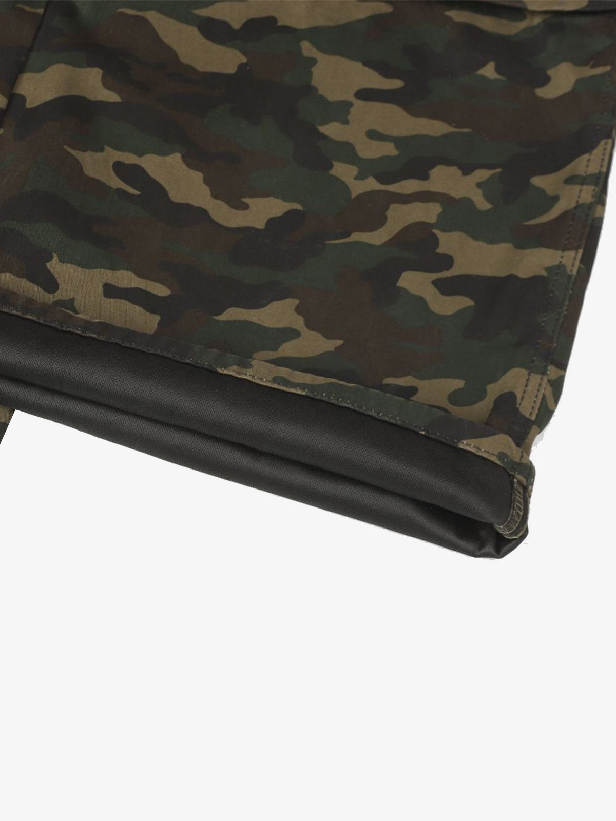 Camo-Contrast Cargo Shorts with Utility Pockets