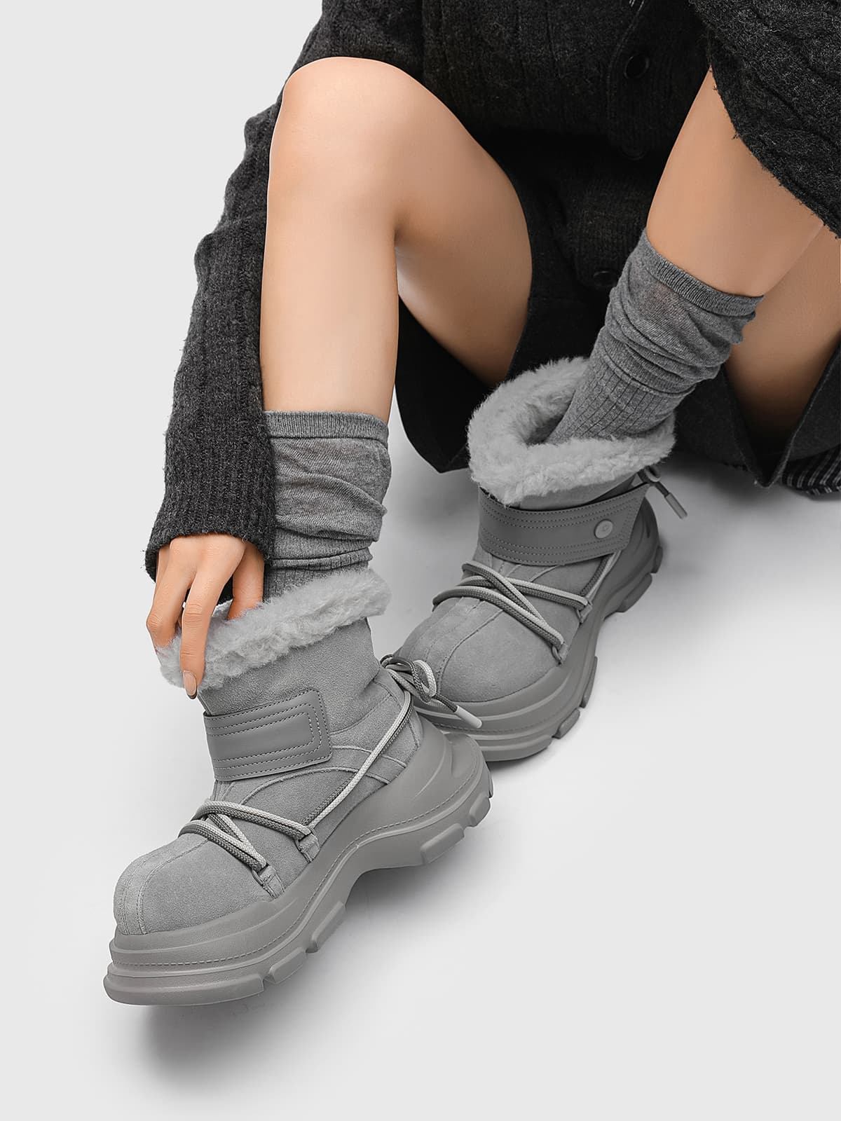 White Low-top Sneakers with Perforated Design for Casual Wear