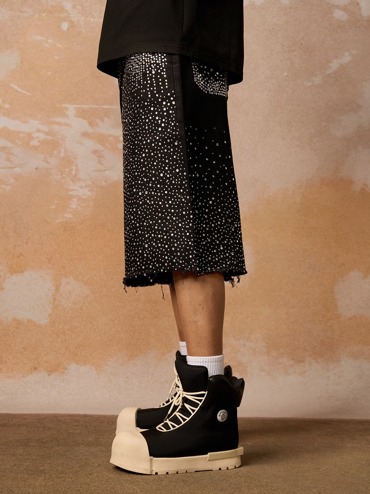 Retro Washed Rhinestone Raw Edge Denim Shorts - 2419