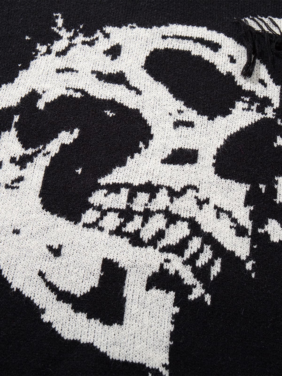 Skull Pattern Knit Sweater - Trendy and Cozy for Casual Wear
