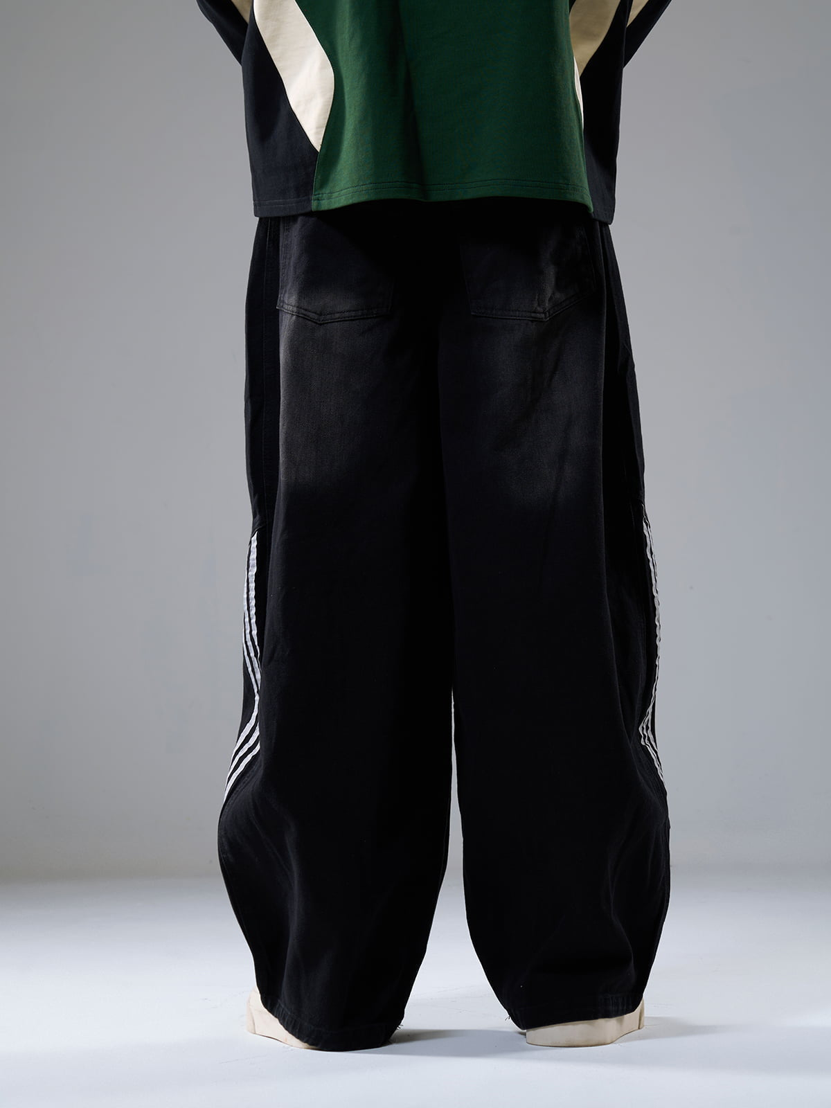 Striped Stitching Barrel Jeans - 2423