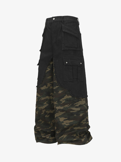 Camo-Contrast Cargo Shorts with Utility Pockets