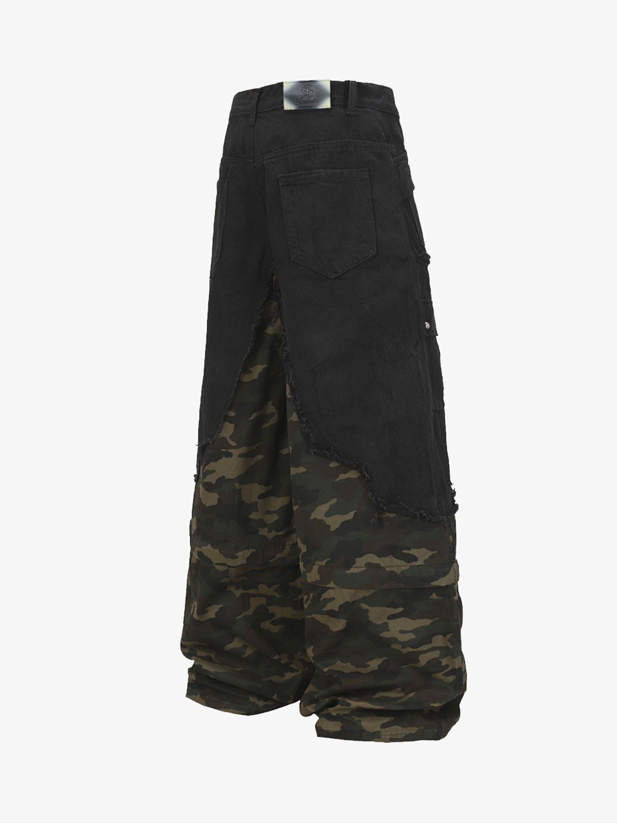 Camo-Contrast Cargo Shorts with Utility Pockets