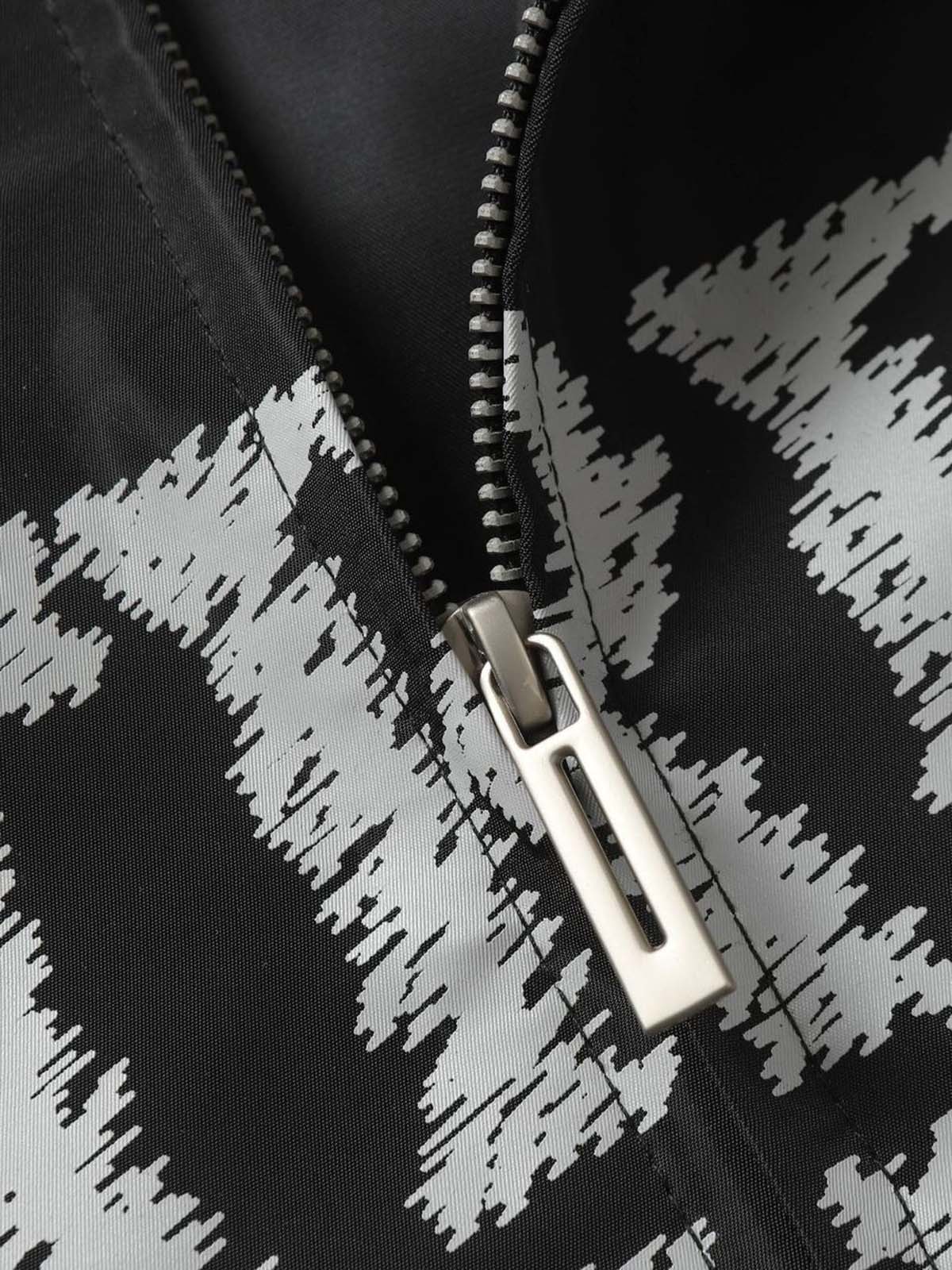 Stylish Bomber Jacket with Bold Graphic Design for Everyday Wear