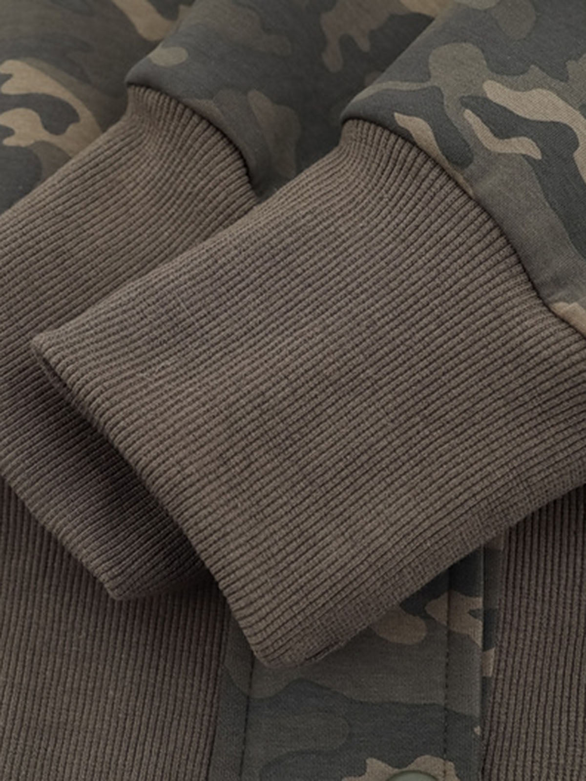 Camouflage Hooded Jacket with Faux Fur Trim - Perfect for Winter Outdoors