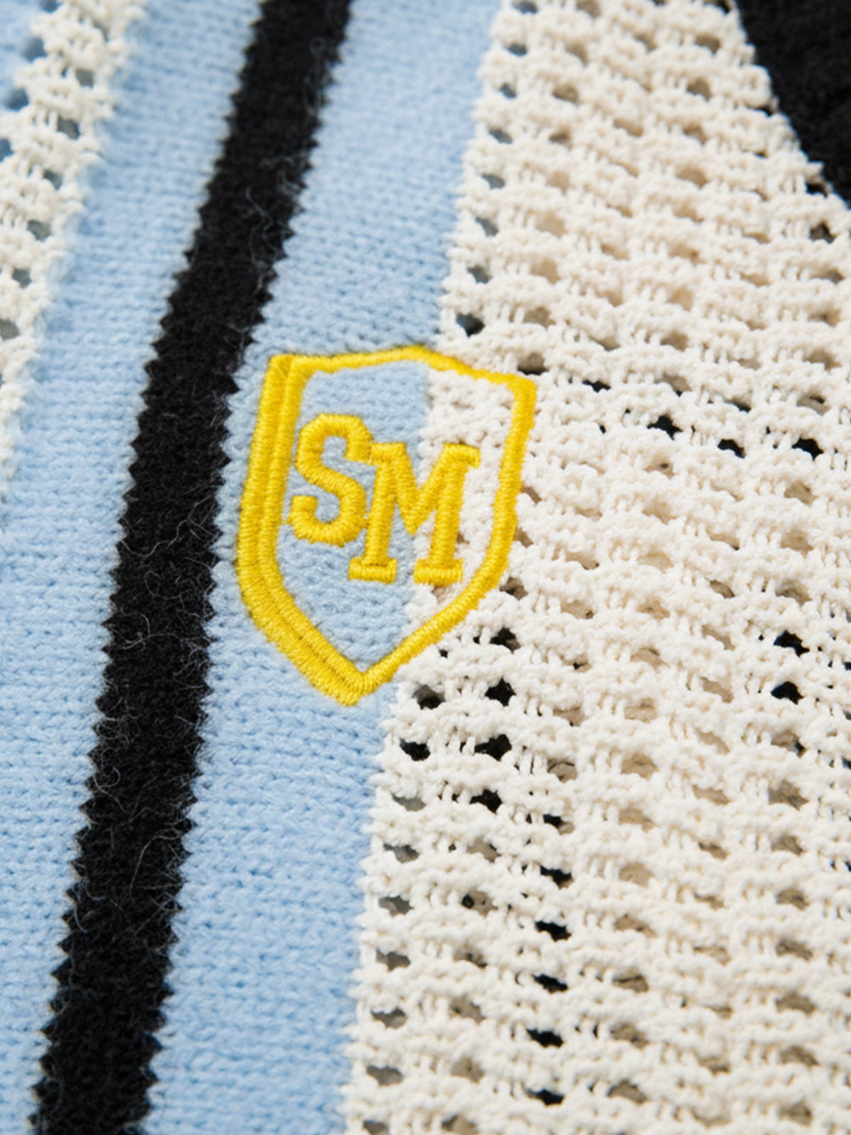 Stylish Contrast Panel Zip-Up Sweater for Casual and Sporty Looks