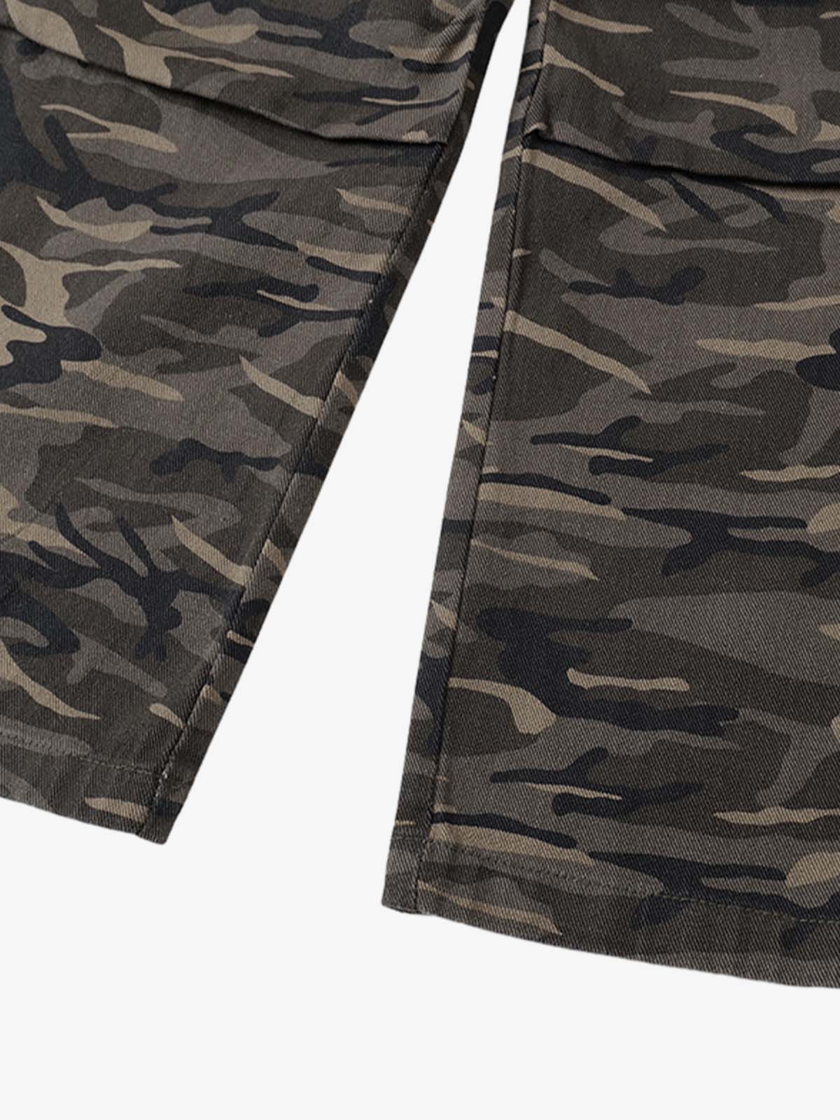 Camouflage Cargo Pants for Men - Stylish and Functional Design with Multiple Pockets