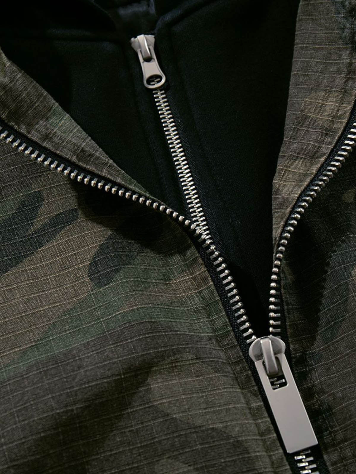 Camouflage Bomber Jacket with Detachable Hood - Perfect for Casual and Outdoor Adventures