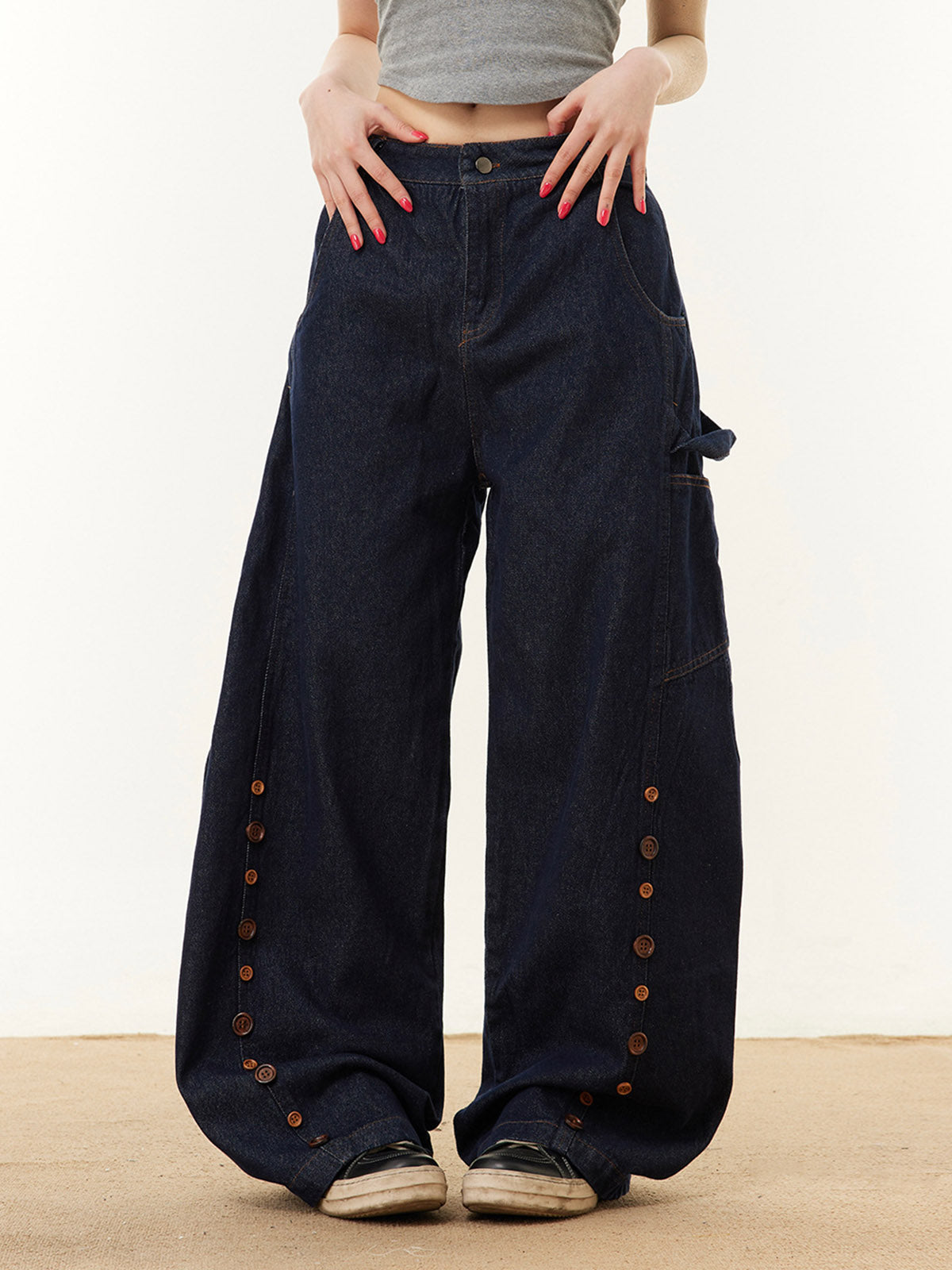 Button Embroidered Barrel Jeans