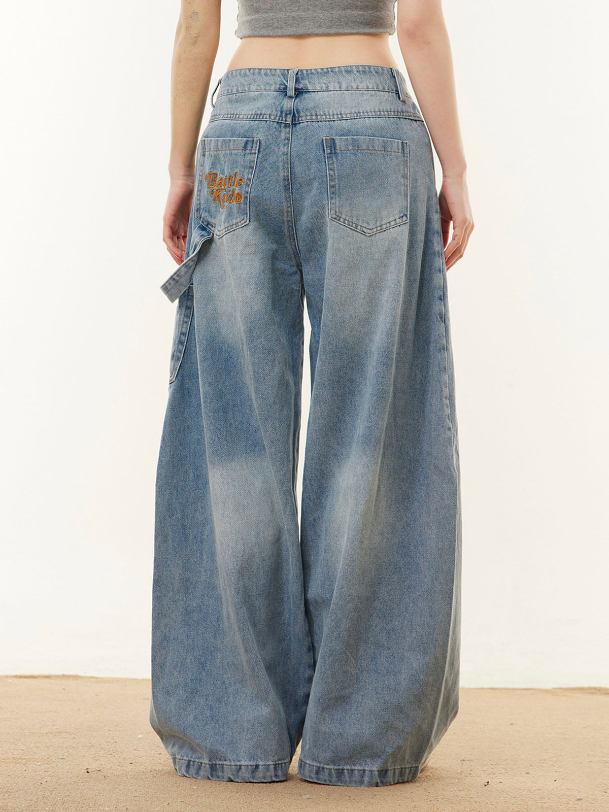 Button Embroidered Barrel Jeans