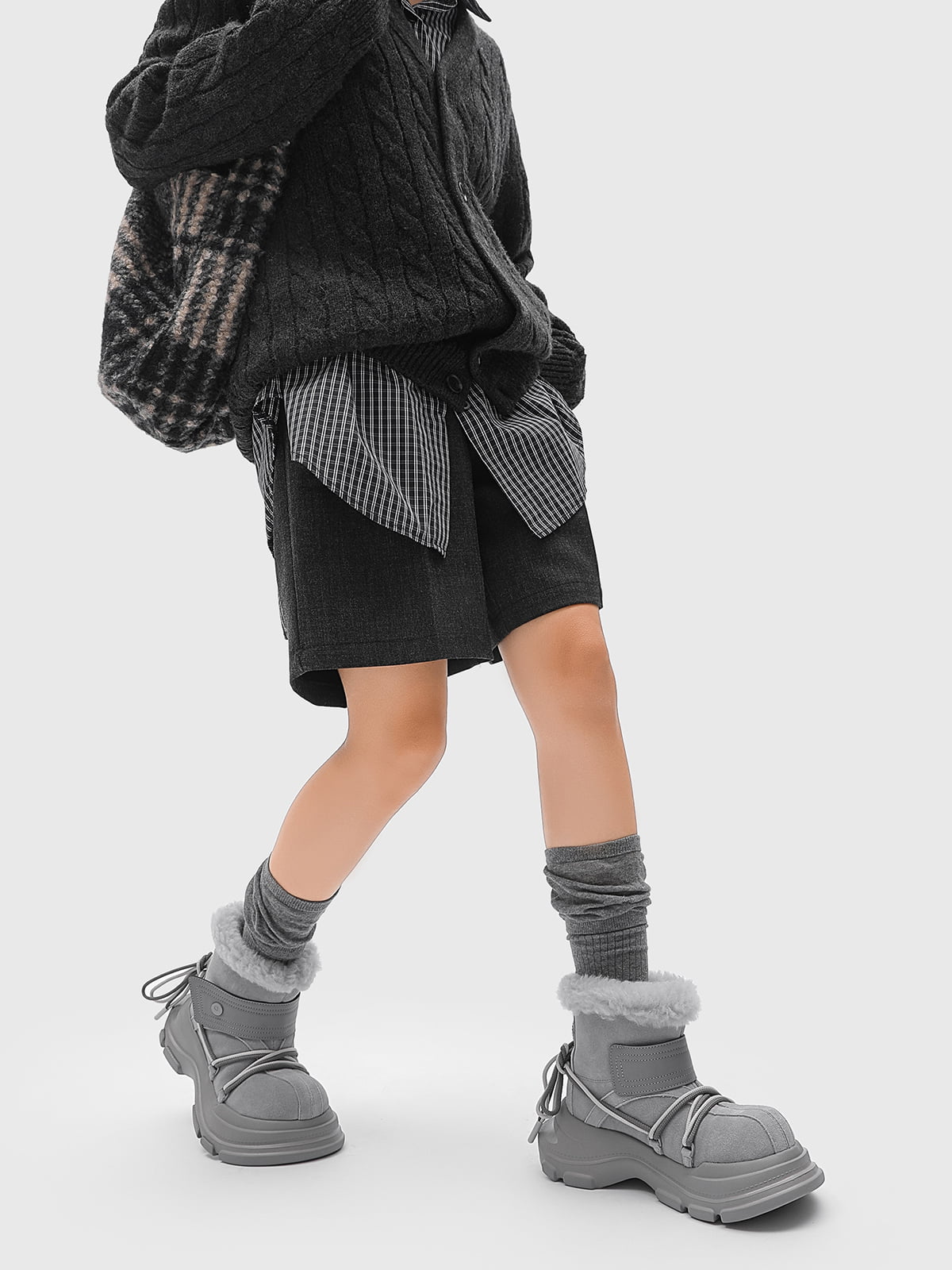 White Low-top Sneakers with Perforated Design for Casual Wear 