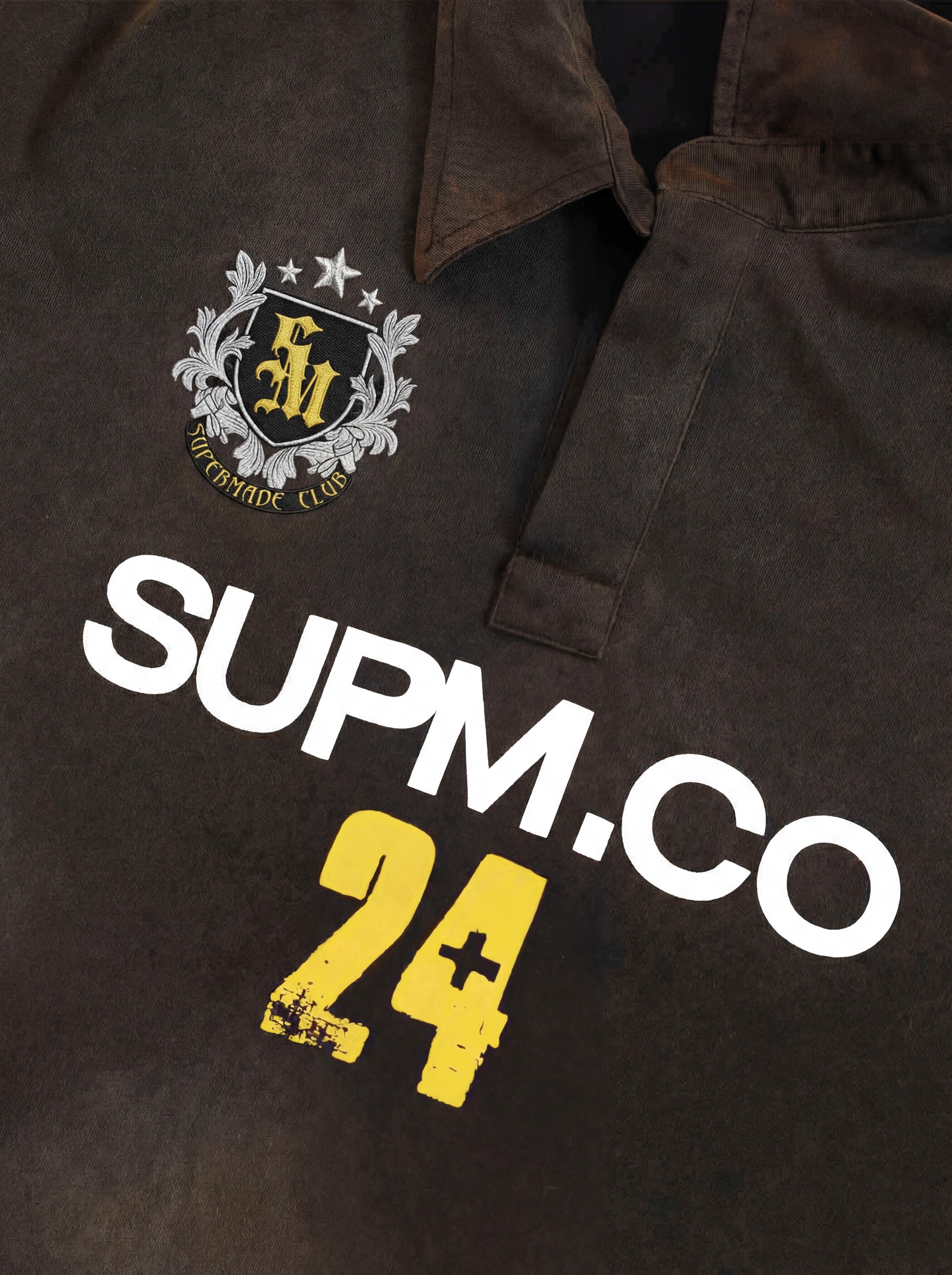 Distressed spray washed cotton fake two-piece loose long-sleeved T-shirt with embroidered badge logo and offset print design?