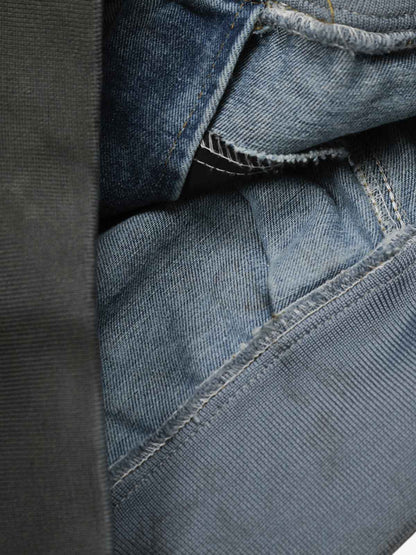 Distressed Denim Jacket with Zipper Detail - Perfect for Casual and Fashionable Looks 