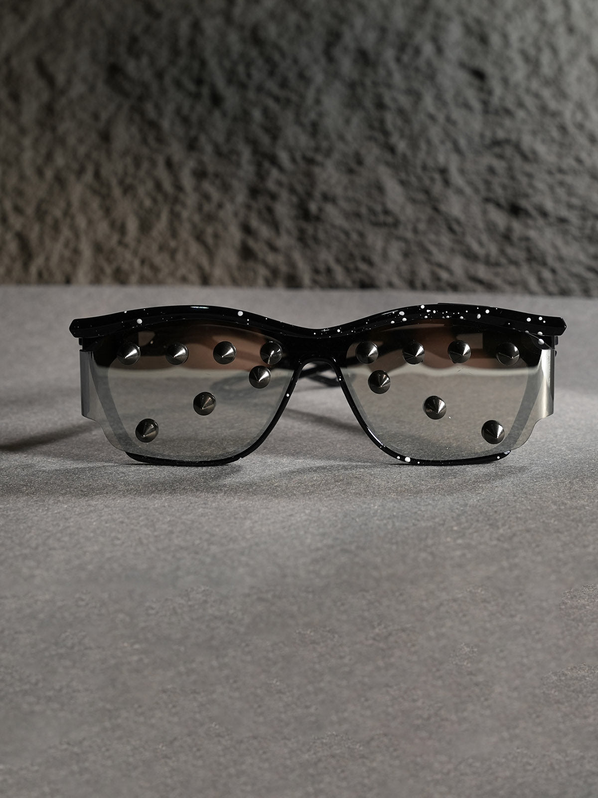 Streetwear Metal Rivet Curved Lens Glasses