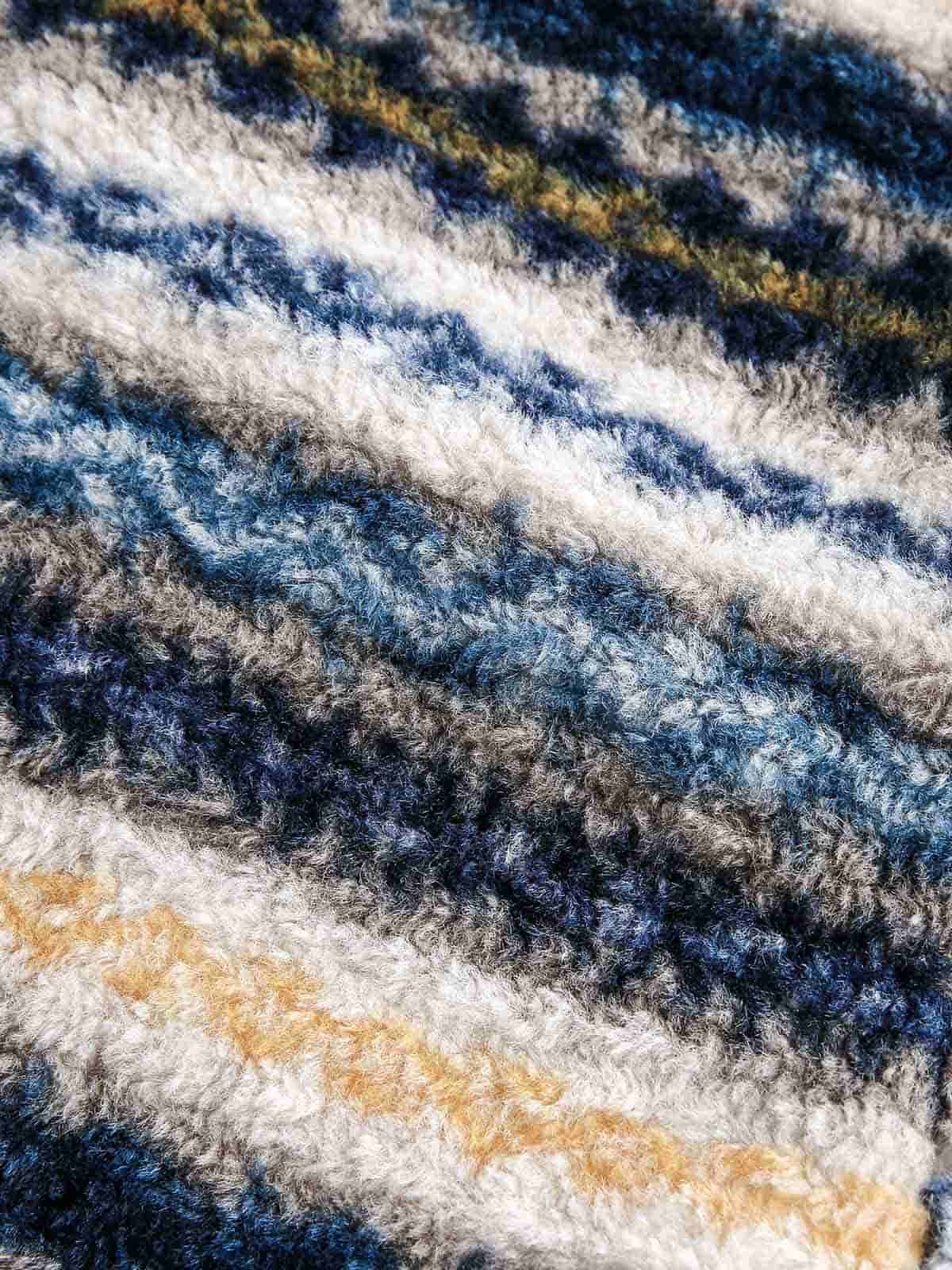 Winter Essential Faux Fur Trimmed Puffer Jacket with Arrow Buckle Design 