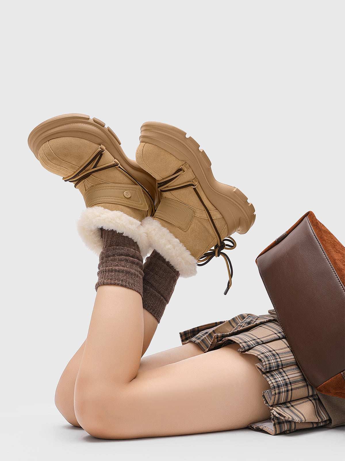 White Low-top Sneakers with Perforated Design for Casual Wear 