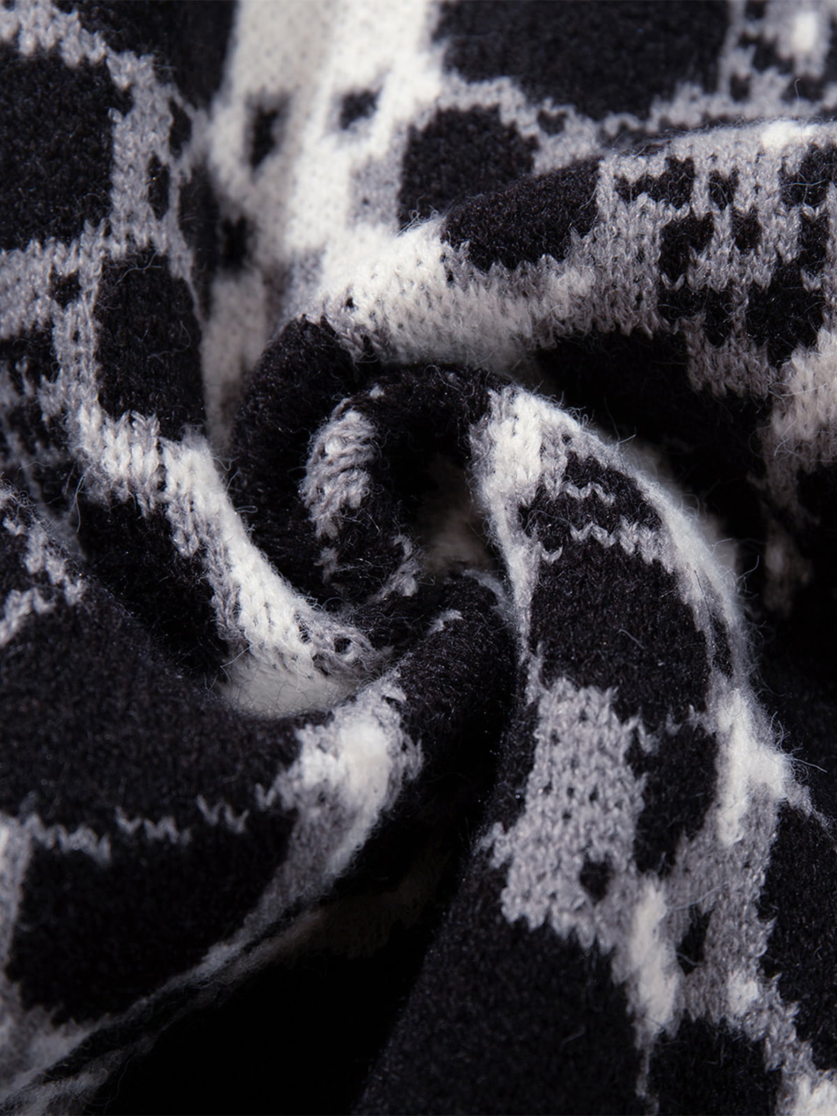 Skull Pattern Knit Sweater for Casual and Fashionable Looks 