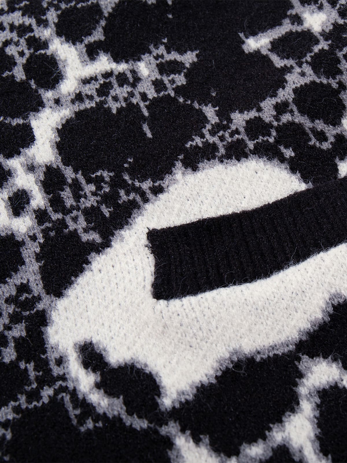 Skull Pattern Knit Sweater for Casual and Fashionable Looks 