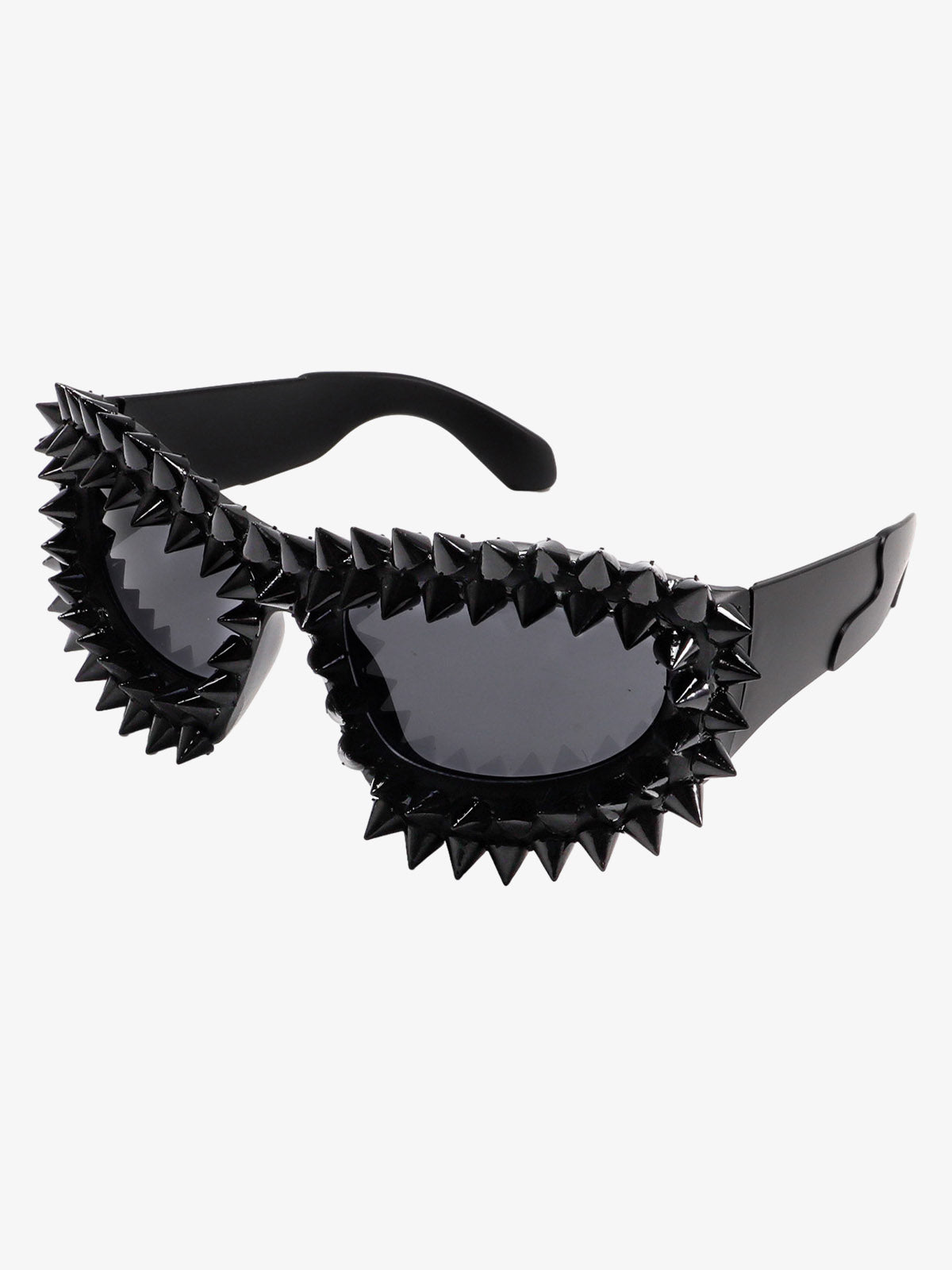 Edgy Spike-Embellished Sunglasses for Fashionistas 