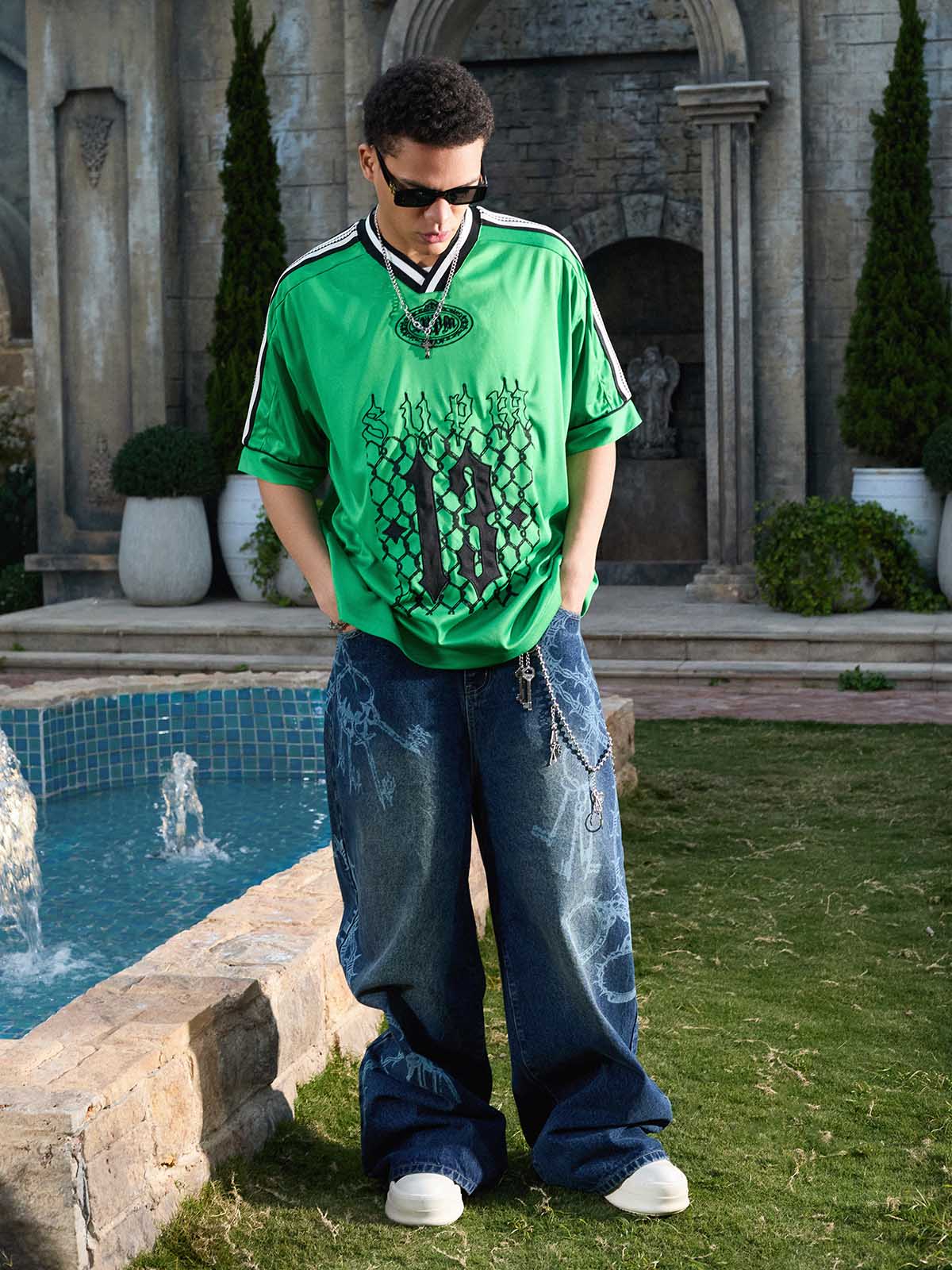 Supermade Color-Blocked V-Neck Embroidered Jersey Short-Sleeved?