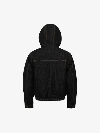 Edgy Spike-Embellished Sunglasses for Bold Fashion Statements 