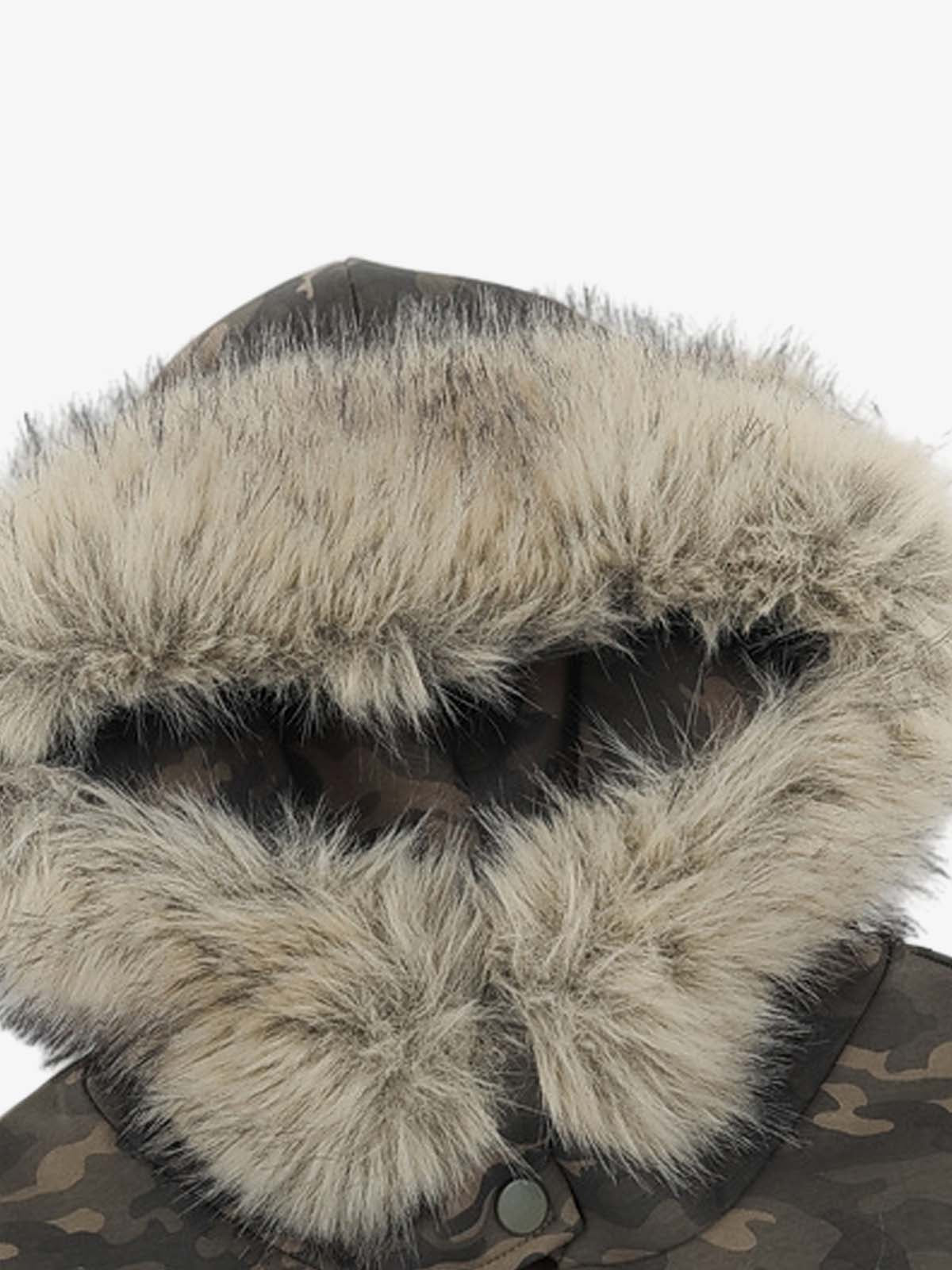 Camouflage Hooded Jacket with Faux Fur Trim - Perfect for Winter Outdoors 