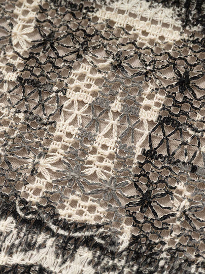 Hollow Portrait Totem Lined Blouse 