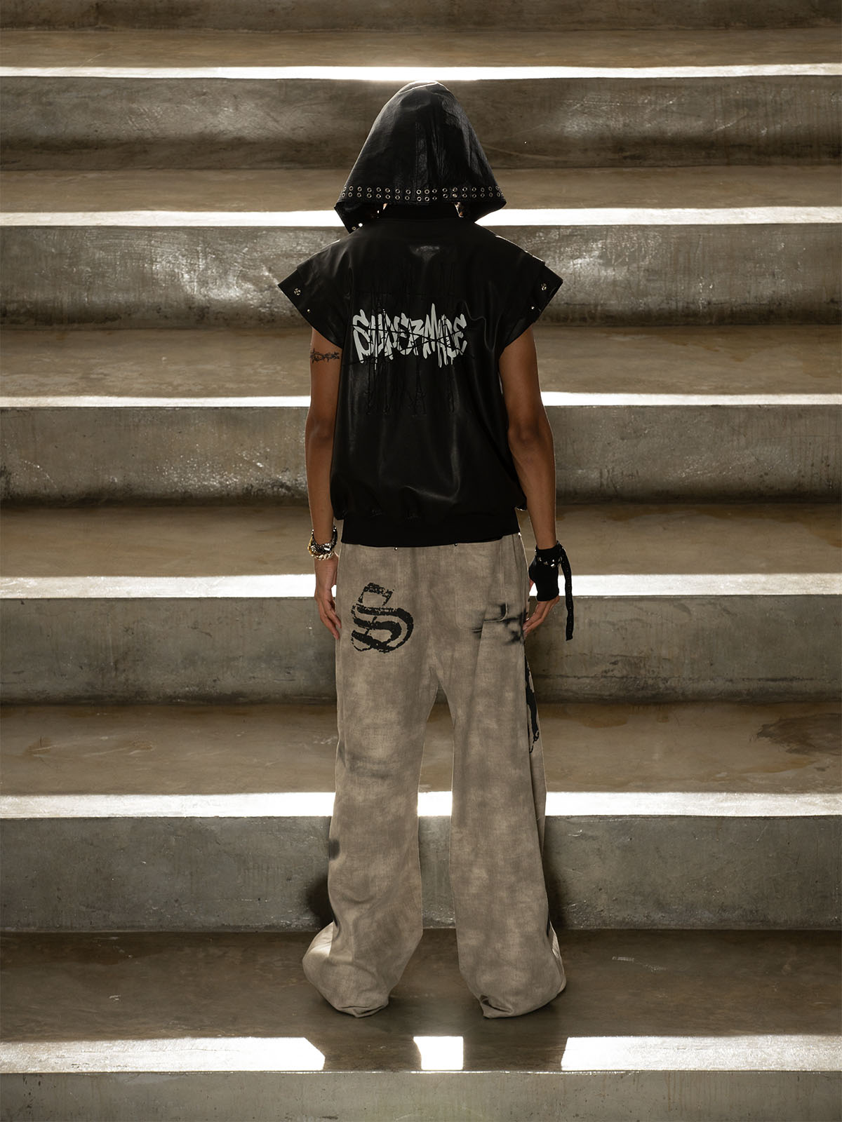 Thorn Destruction Frame Pattern Leather Vest 