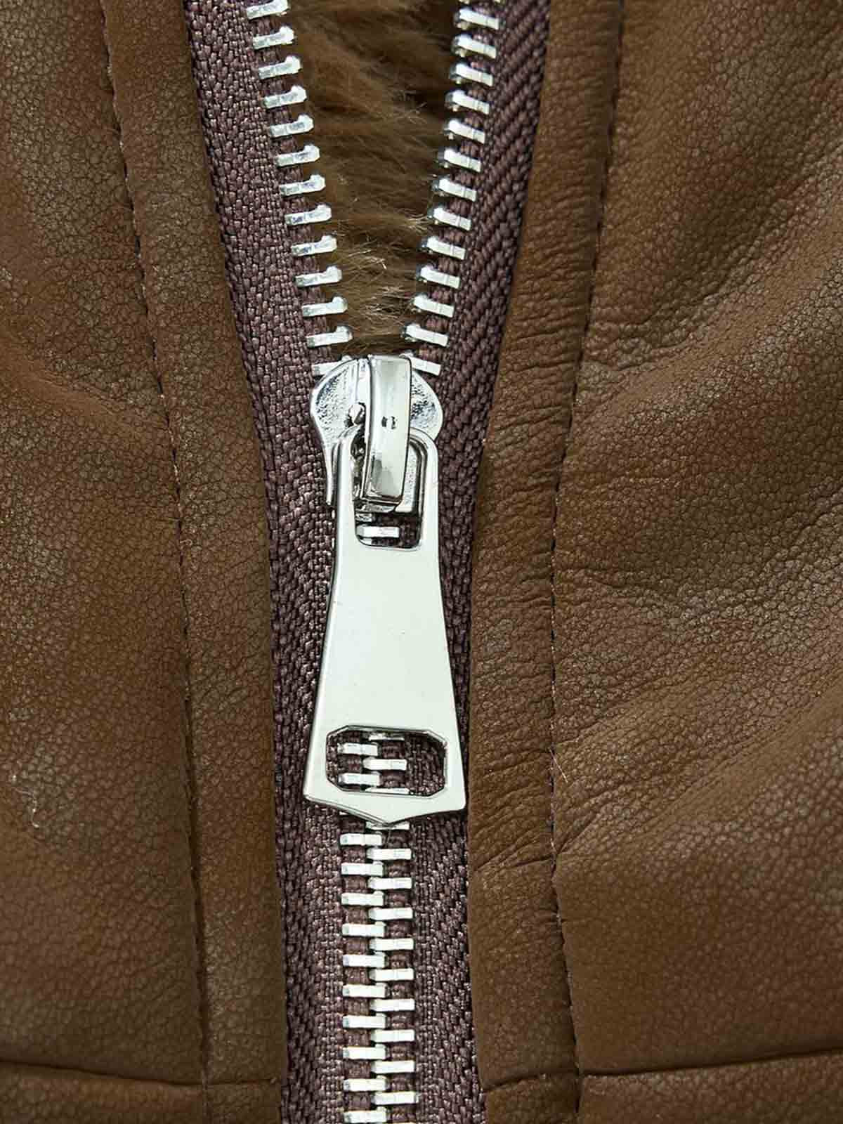 Edgy Spike-Embellished Sunglasses for Bold Fashion Statements 