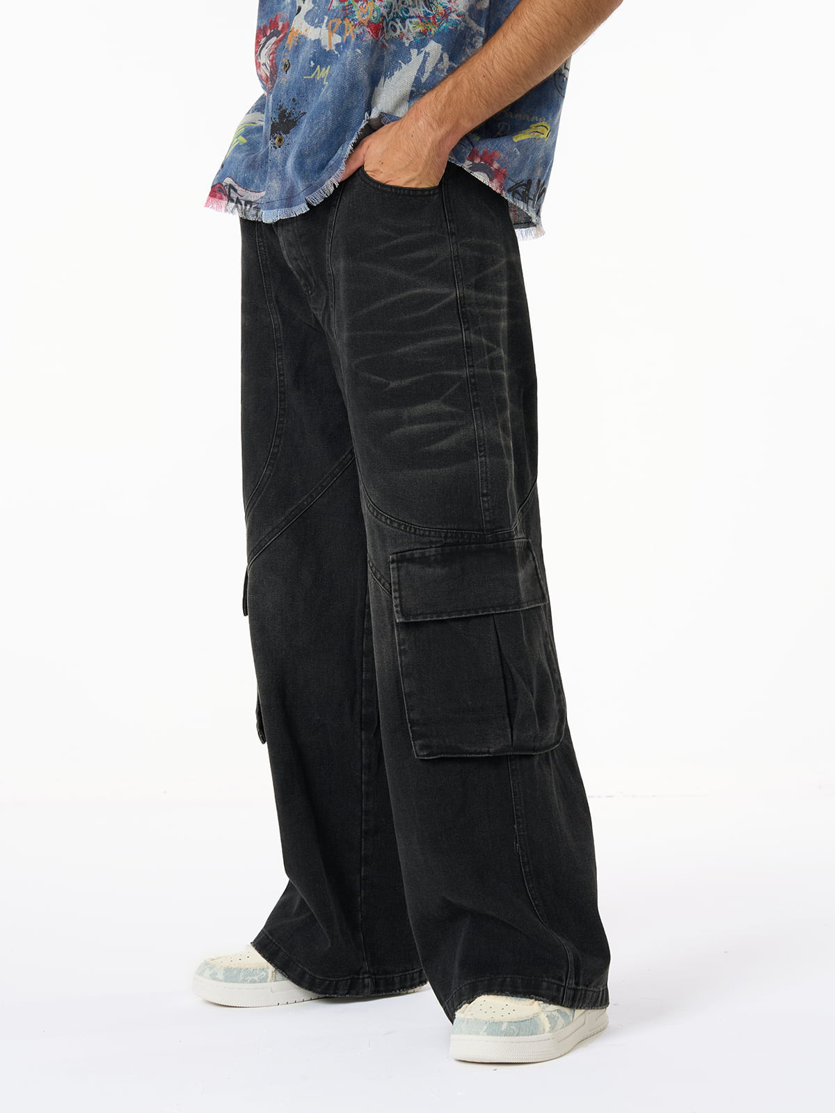 Washed Distressed Multi-Pocket Cargo Jeans 