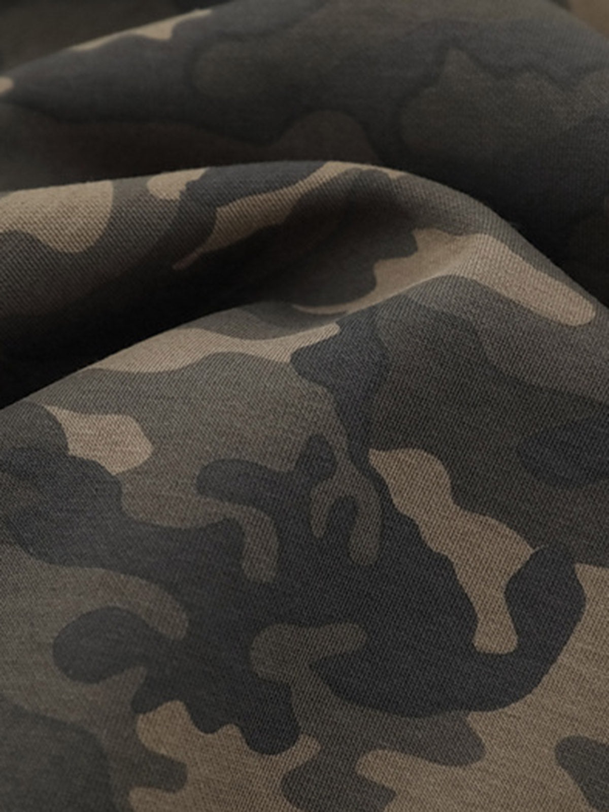 Camouflage Hooded Jacket with Faux Fur Trim - Perfect for Winter Outdoors 