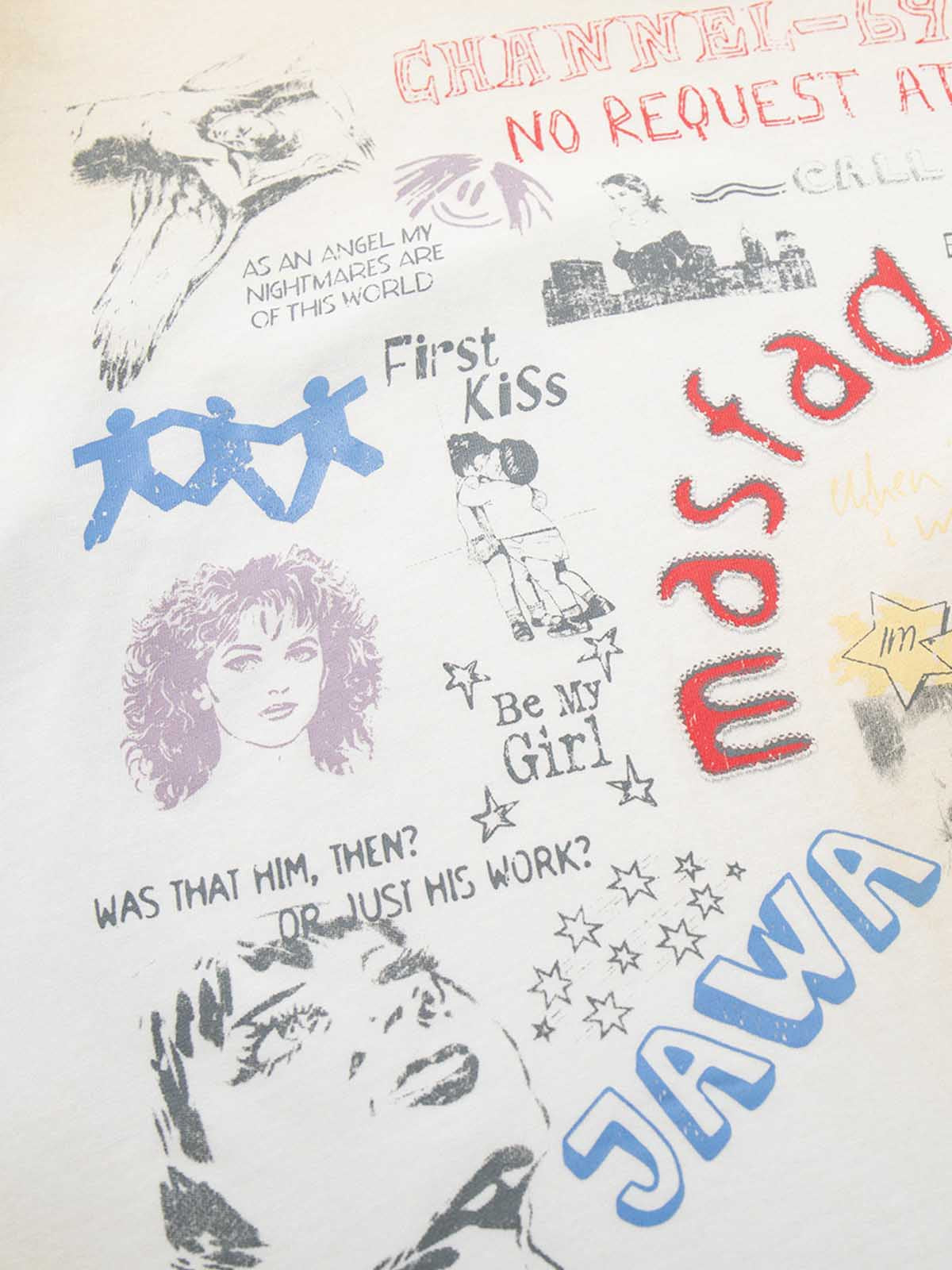 Cotton Blend Vintage Rock 'n' Roll Graphic T-Shirt with 1977 Punk Band Print and Distressed Wash Finish 
