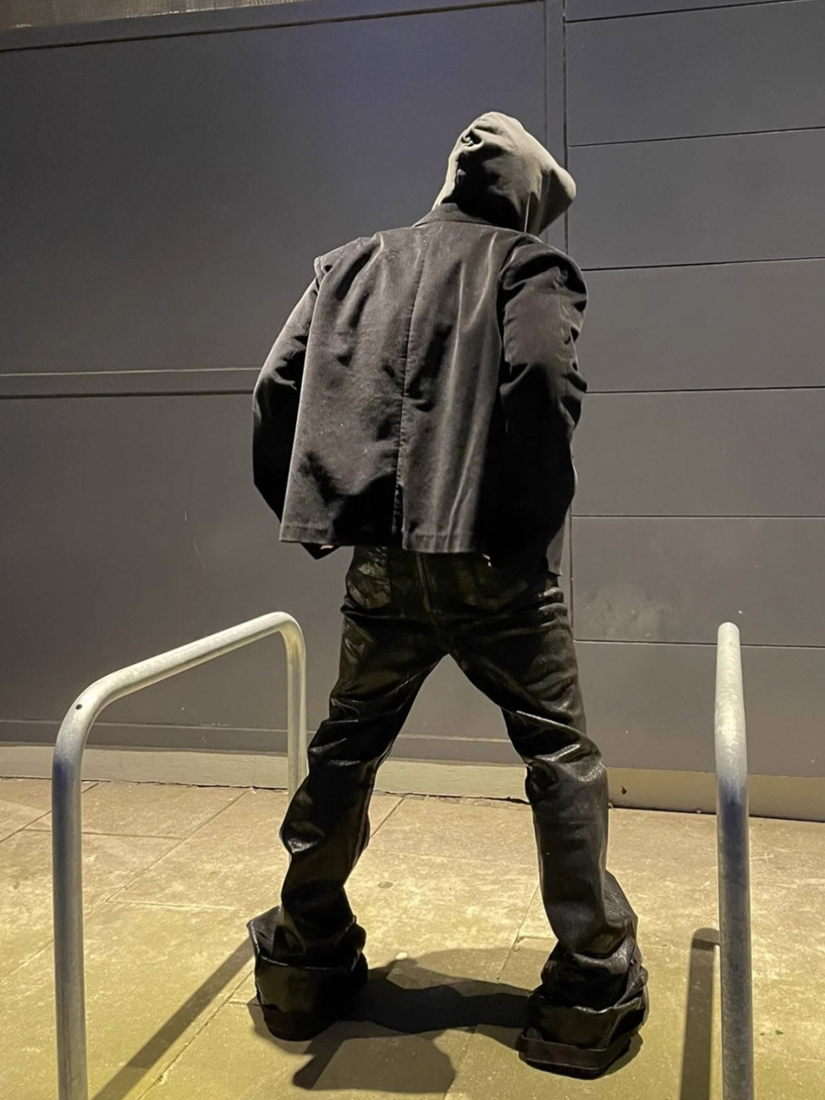 Stylish Black Lace-Up Wide-Leg Jeans for Women - Perfect for Casual and Fashionable Looks 