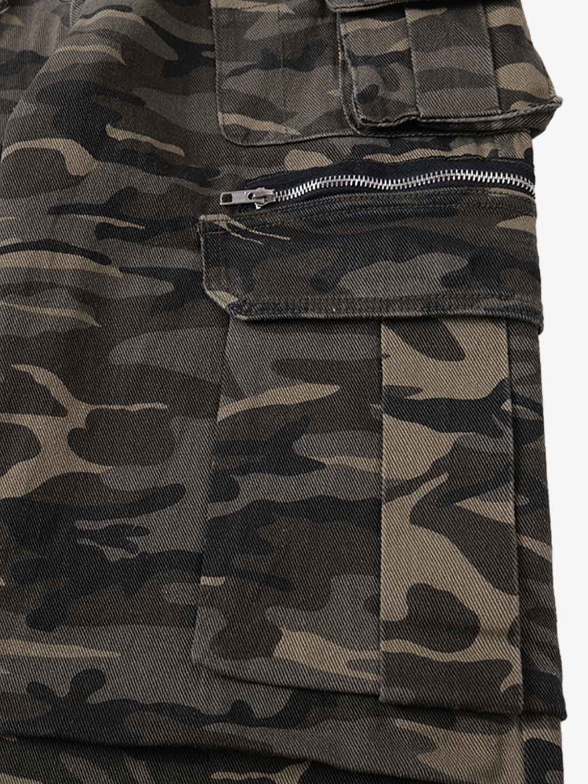 Camouflage Cargo Pants for Men - Stylish and Functional Design with Multiple Pockets 