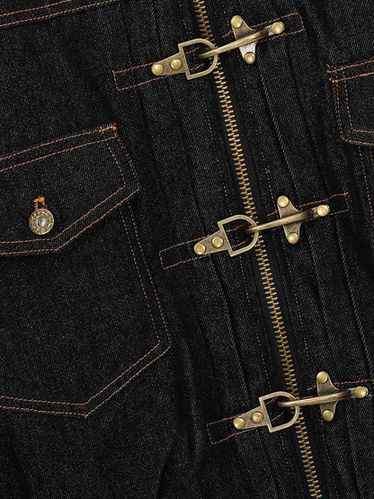 Edgy Spike-Embellished Sunglasses for Bold Fashion Statements 