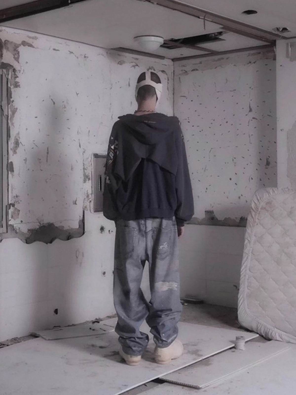 Washed Street Printed Destroyed Jeans 