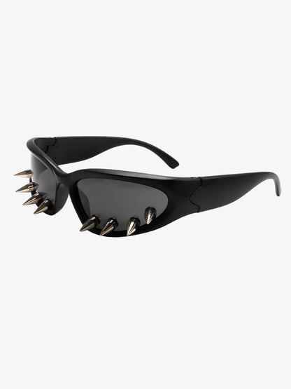 Edgy Spike-Embellished Sunglasses for Bold Fashion Statements 