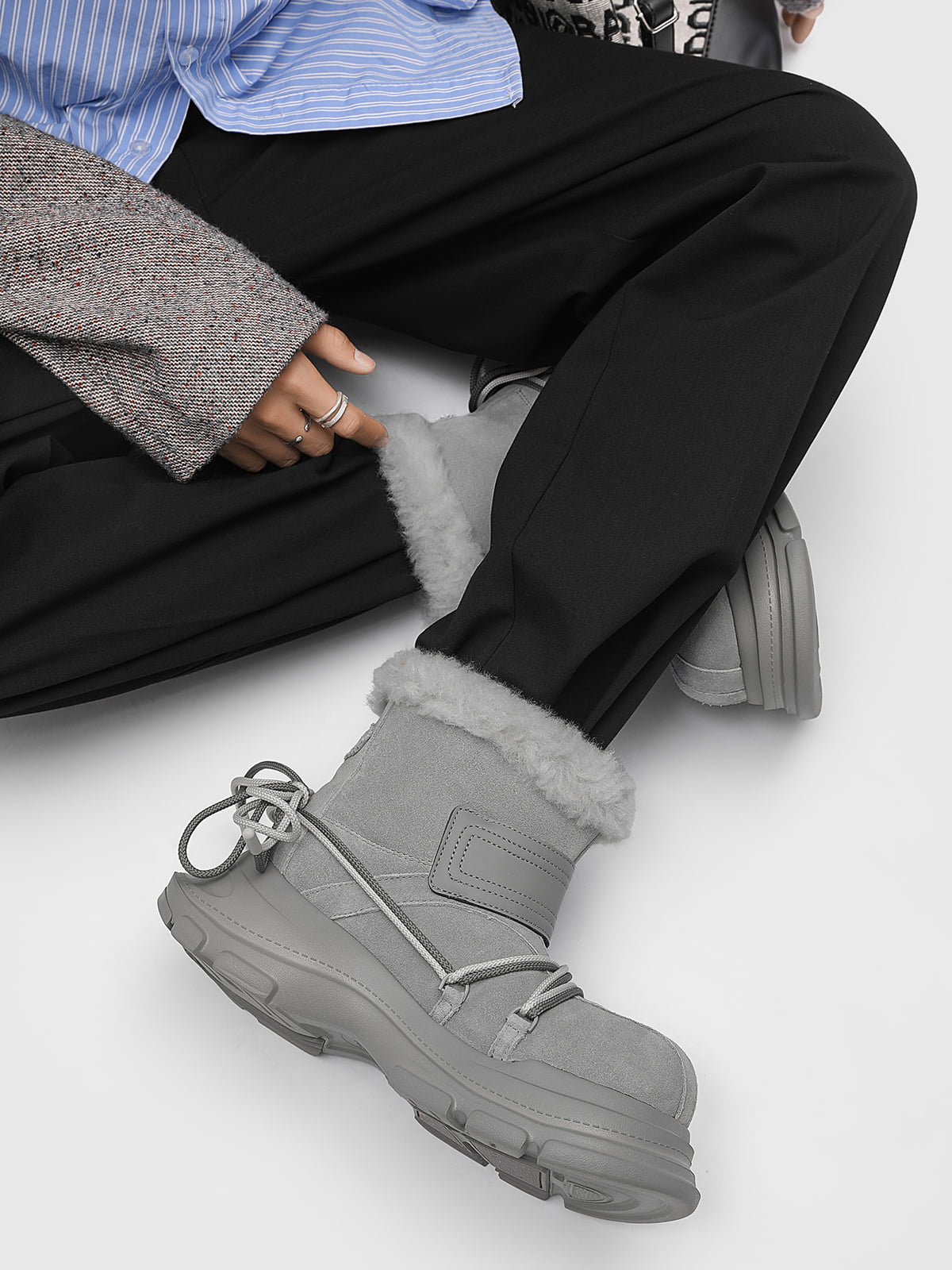 White Low-top Sneakers with Perforated Design for Casual Wear 