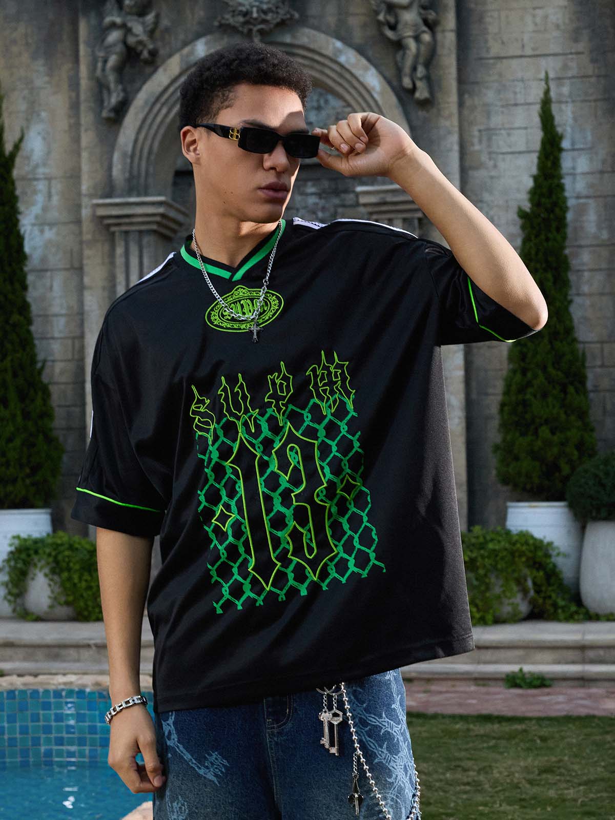 Supermade Color-Blocked V-Neck Embroidered Jersey Short-Sleeved?