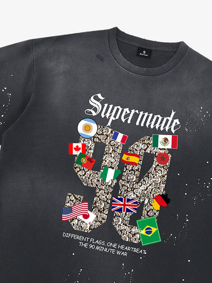 Unisex, washed and distressed short-sleeved T-shirt with a football-themed print pattern with the meaning of "90" minutes 