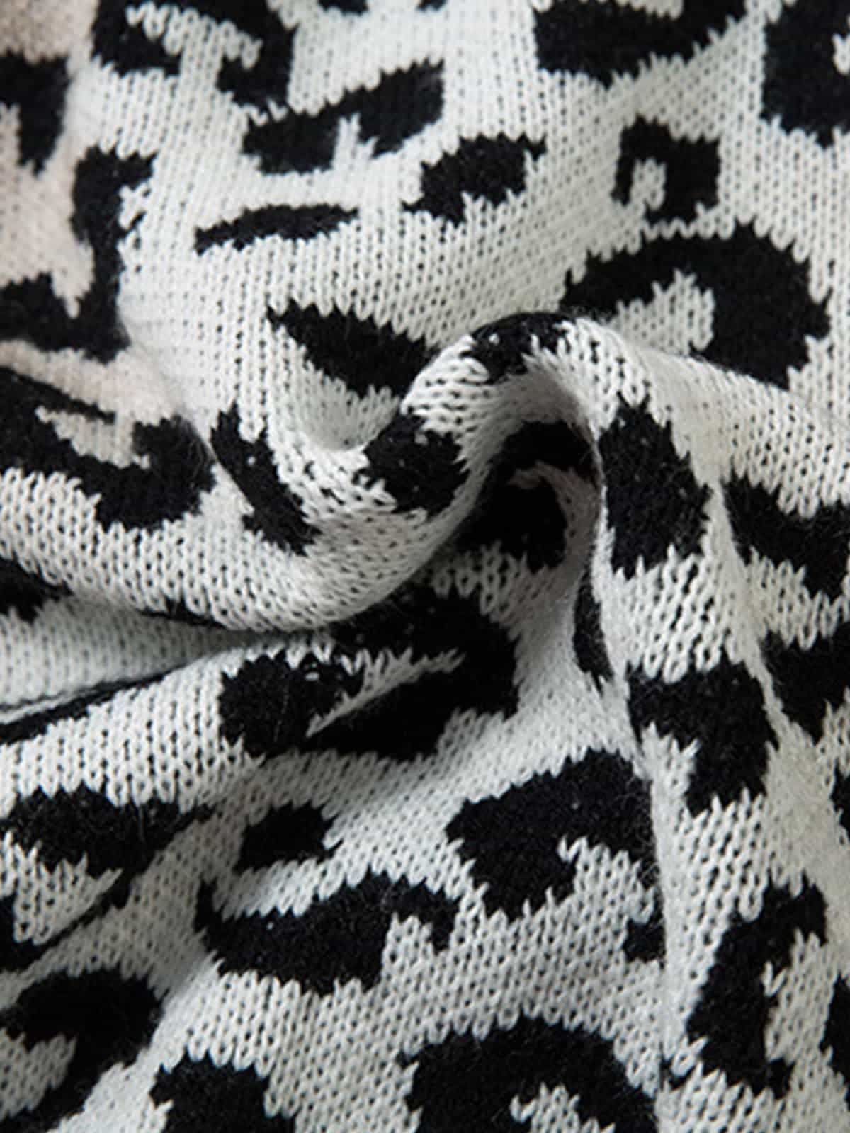 Leopard Print Knit Sweater for Women - Trendy and Cozy Fall/Winter Style 