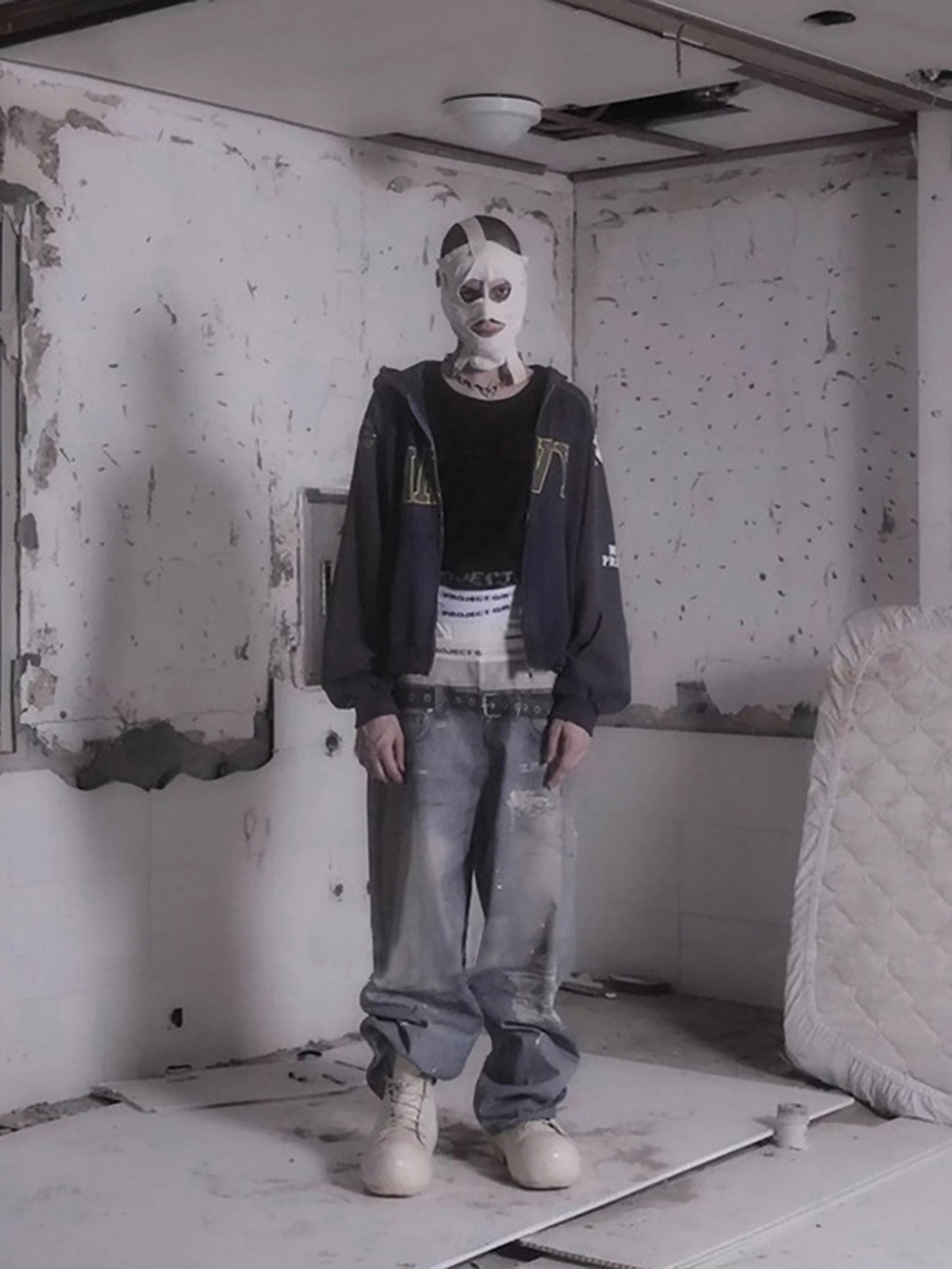 Washed Street Printed Destroyed Jeans 