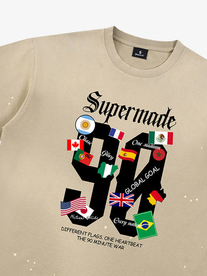 Unisex, washed and distressed short-sleeved T-shirt with a football-themed print pattern with the meaning of "90" minutes 