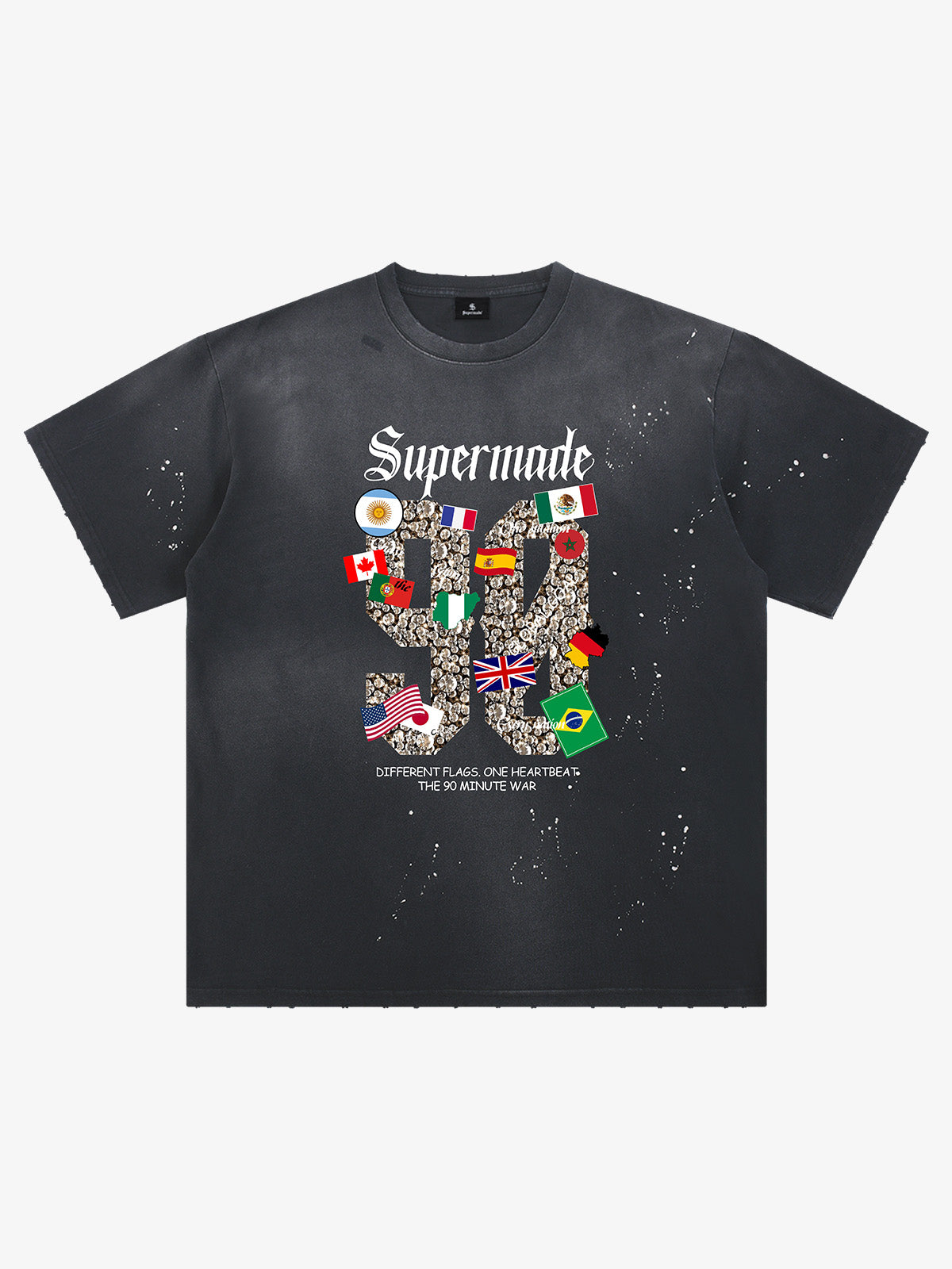 Unisex, washed and distressed short-sleeved T-shirt with a football-themed print pattern with the meaning of "90" minutes 