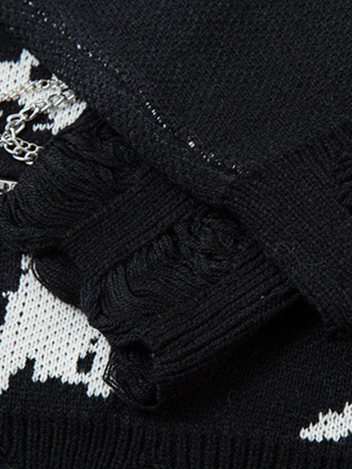 Oversized Graphic Sweater with Chain Detail - Perfect for Casual and Trendy Looks 