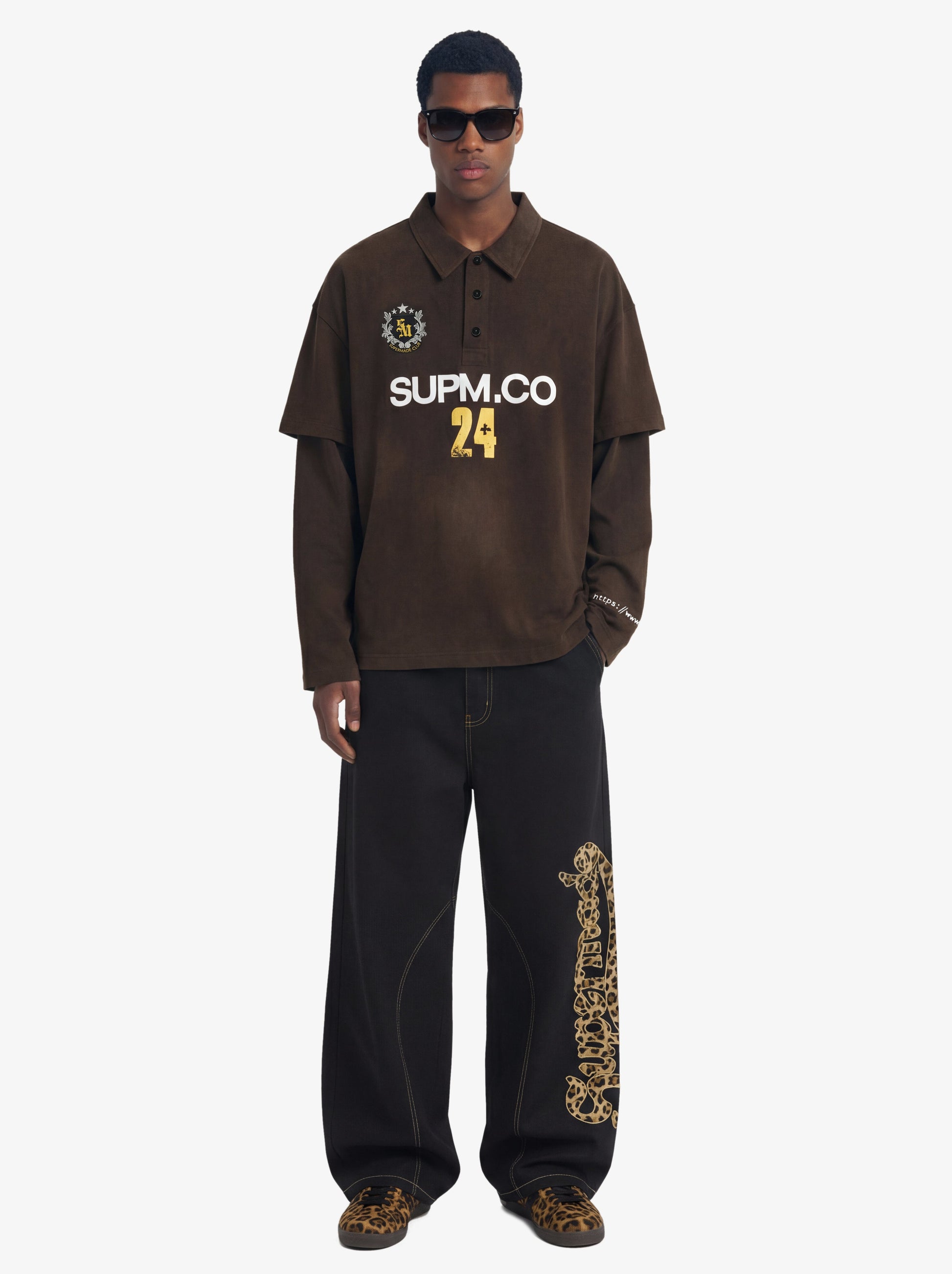 Distressed spray washed cotton fake two-piece loose long-sleeved T-shirt with embroidered badge logo and offset print design?