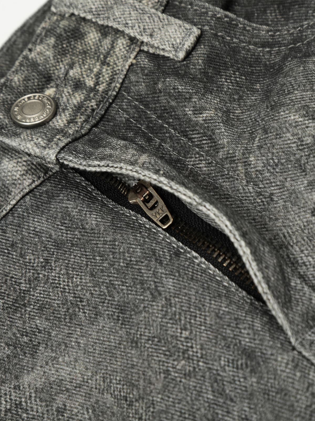 Wide-Leg Denim Trousers with Distressed Look for Modern Fashionistas 