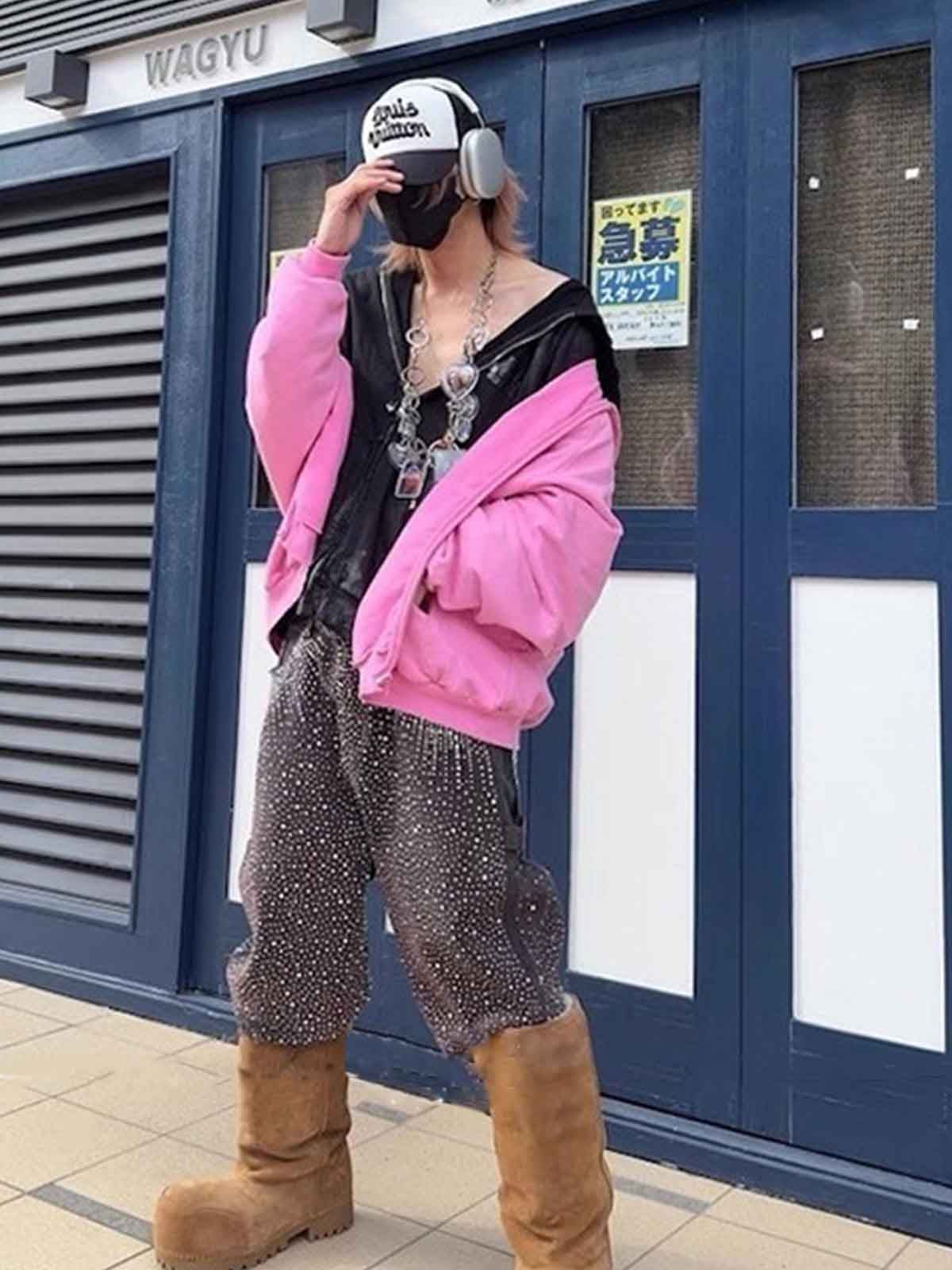 Studded Denim Cargo Shorts for Men with Rhinestone Embellishment, Fashionable Streetwear Style, Distressed Hem Design?